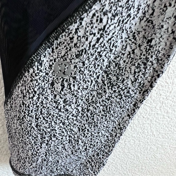 Lululemon Outrun Tight
Power Luxtreme Spray Jacquard White Black / Black - Picture 5 of 6